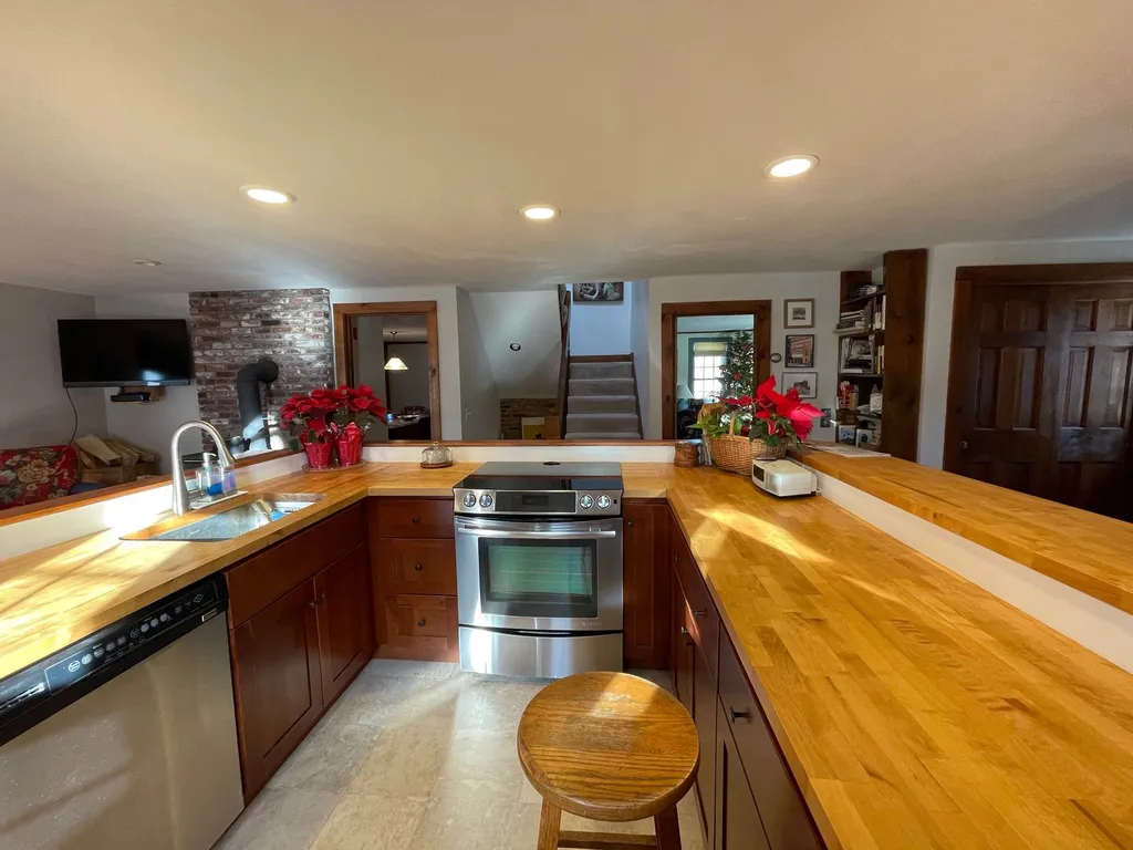 166 Pickpocket Road Brentwood NH 03833