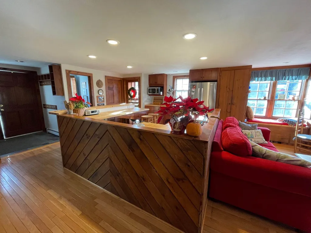 166 Pickpocket Road Brentwood NH 03833