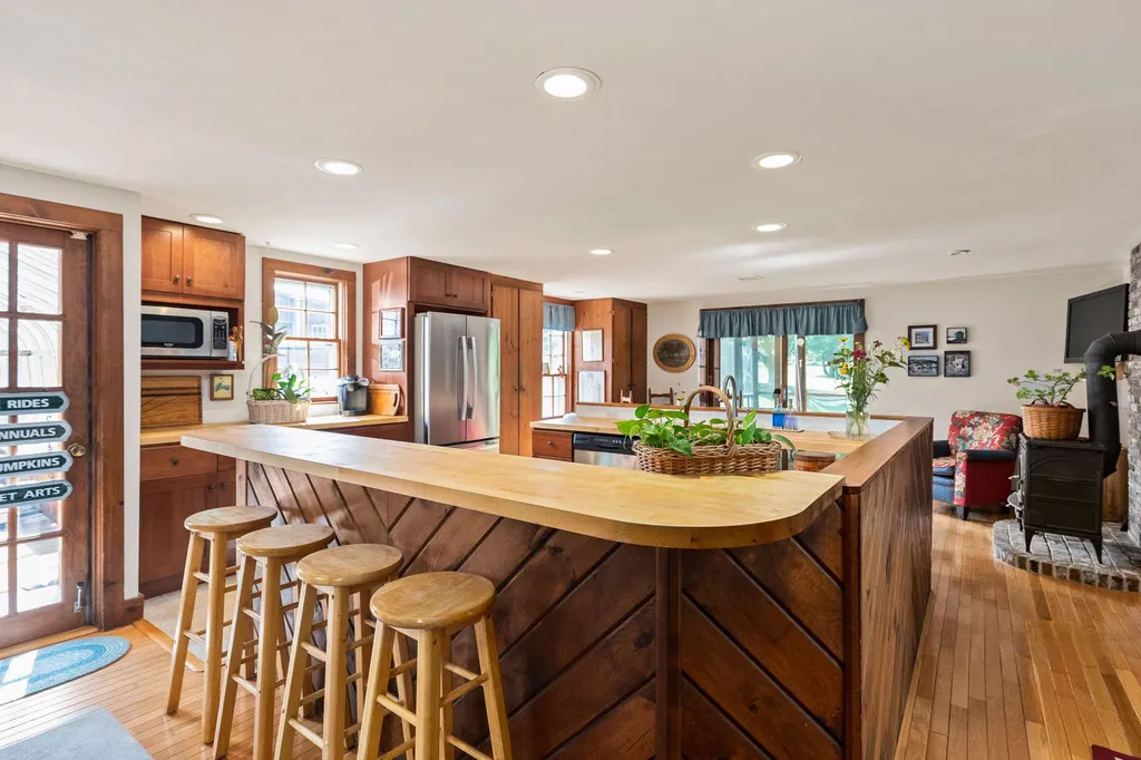 166 Pickpocket Road Brentwood NH 03833