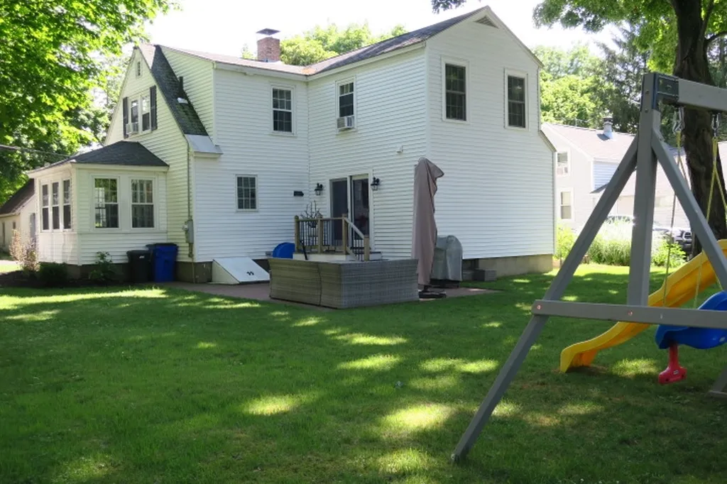 24 Auburn Street Exeter NH 03833
