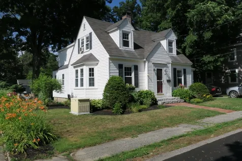 24 Auburn Street Exeter NH 03833