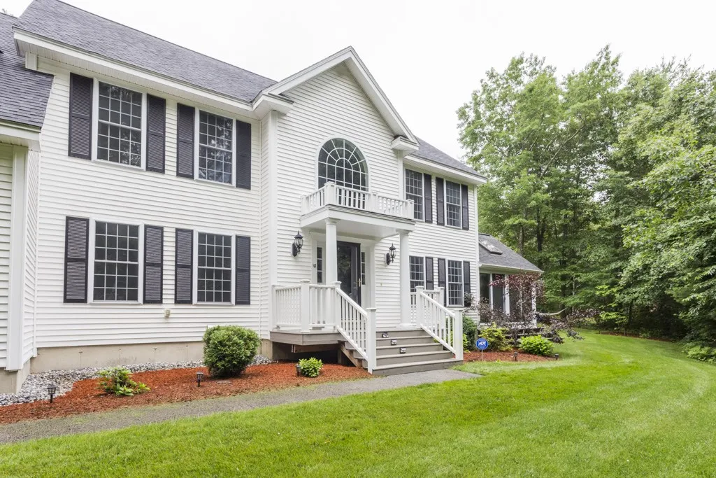 18 Powers Circle Merrimack NH 03054