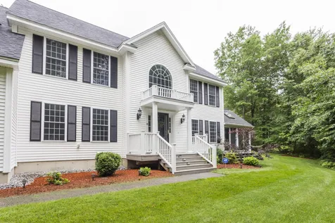 18 Powers Circle Merrimack NH 03054