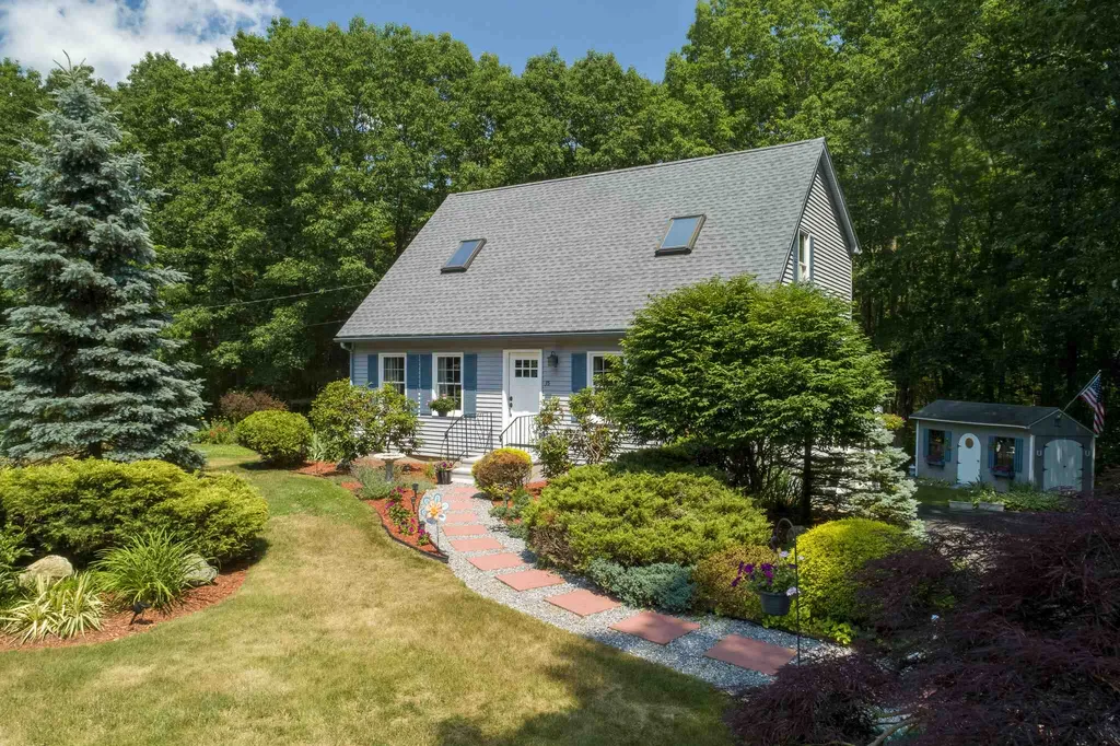 35 Hollyhock Lane Goffstown NH 03045