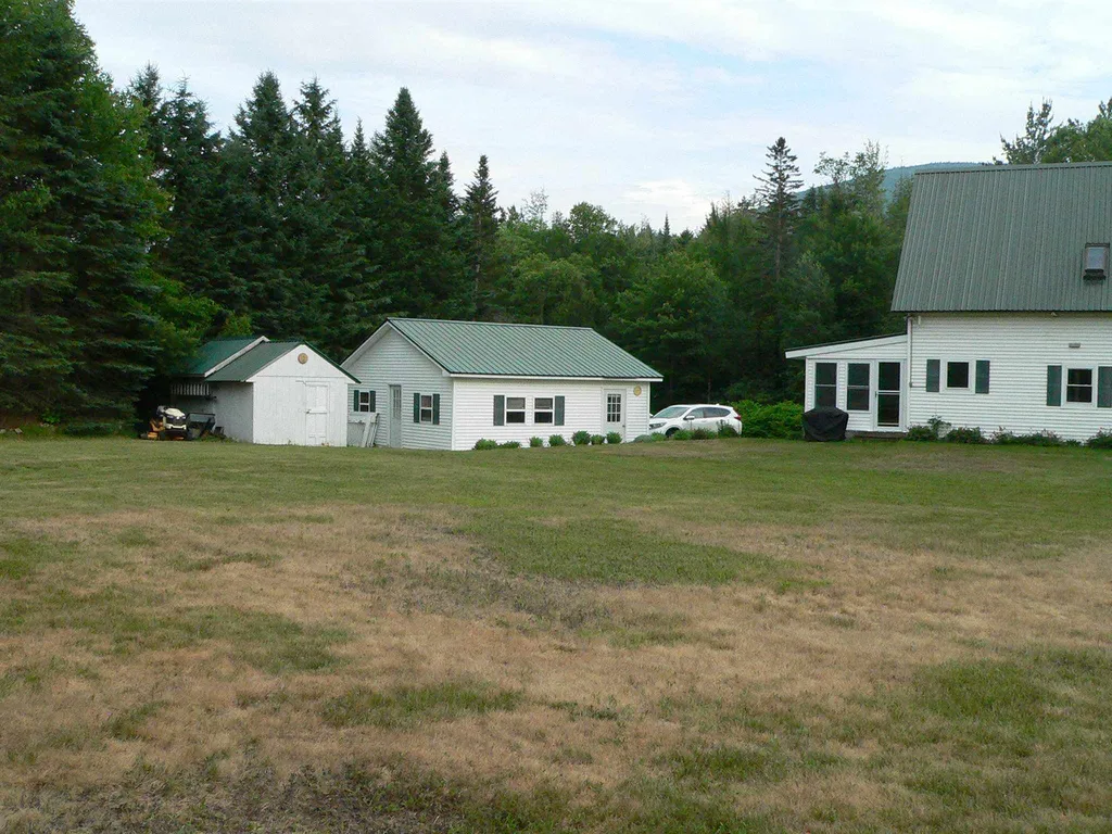 30 Potter Road Stark NH 03582