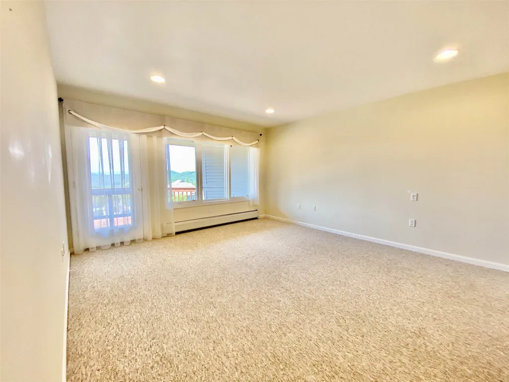29 N Peak Village Newbury NH 03255