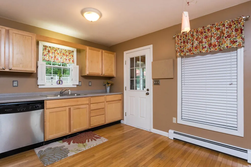 24 Cote Circle Raymond NH 03077