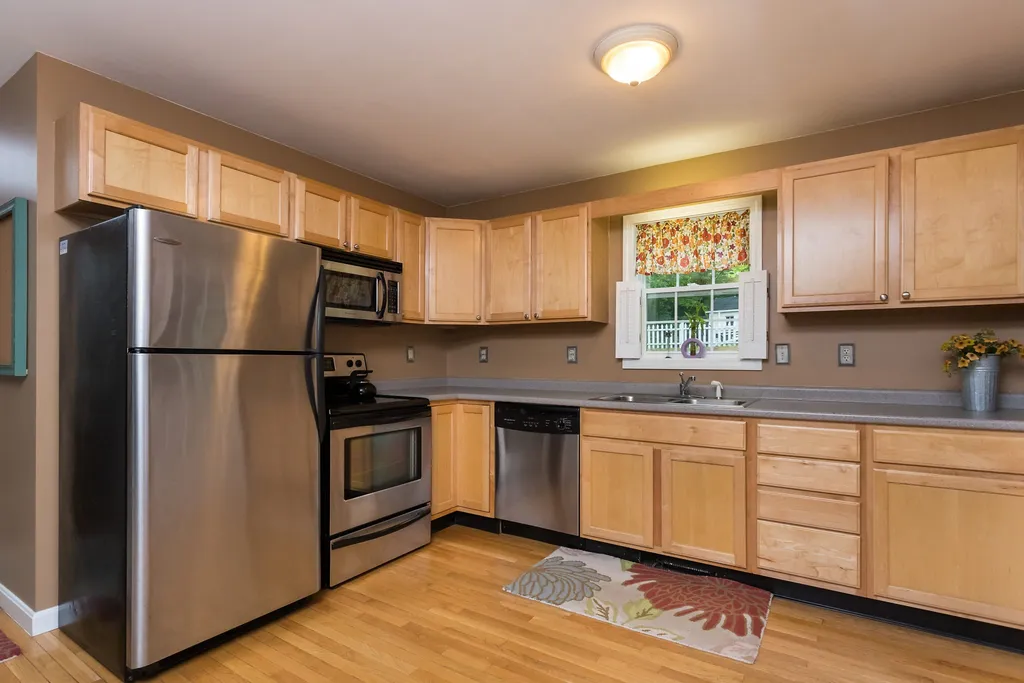 24 Cote Circle Raymond NH 03077