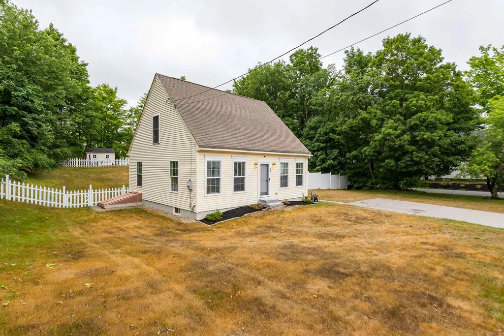 24 Cote Circle Raymond NH 03077