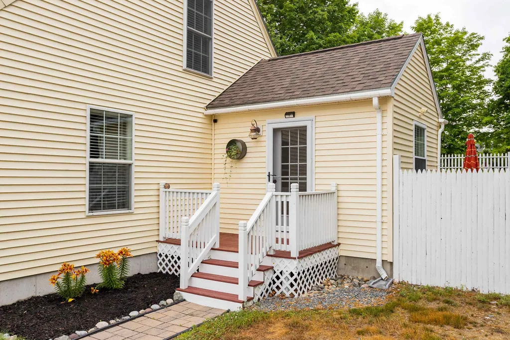 24 Cote Circle Raymond NH 03077