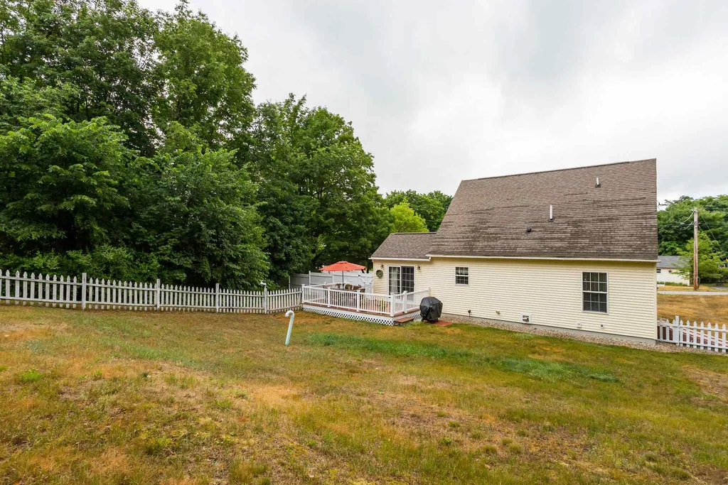 24 Cote Circle Raymond NH 03077