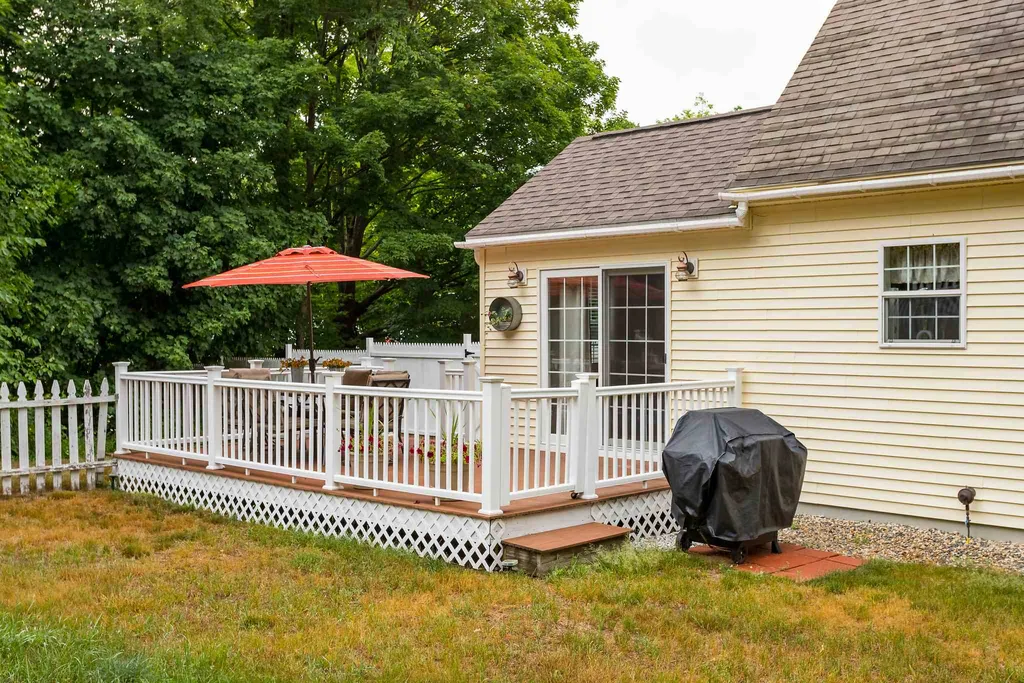 24 Cote Circle Raymond NH 03077