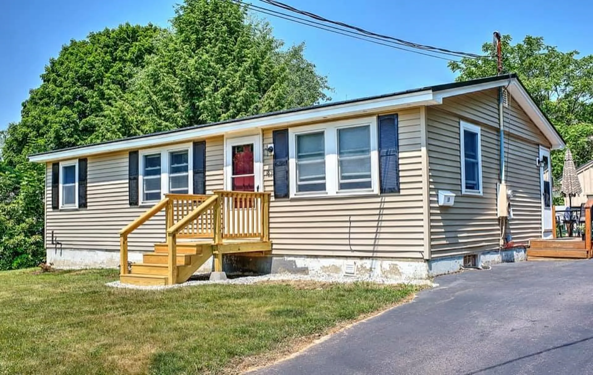 18 Massachusetts Avenue Laconia NH 03246