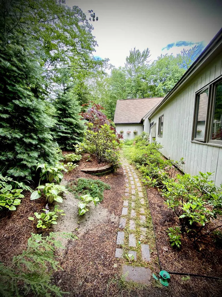 2 Lancelot Lane Bristol NH 03222