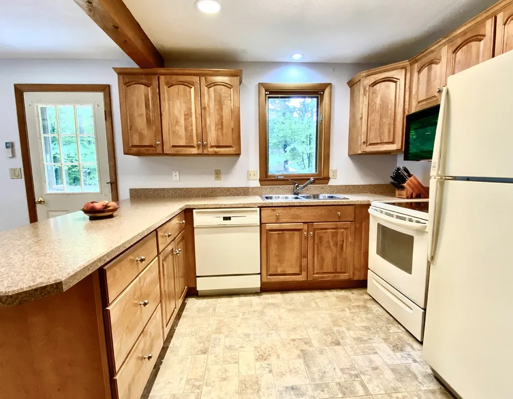 2 Lancelot Lane Bristol NH 03222