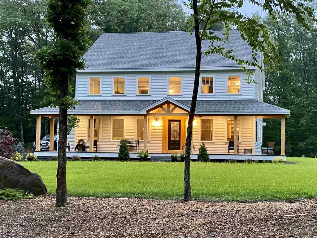 13 Chestnut Way Lee NH 03861