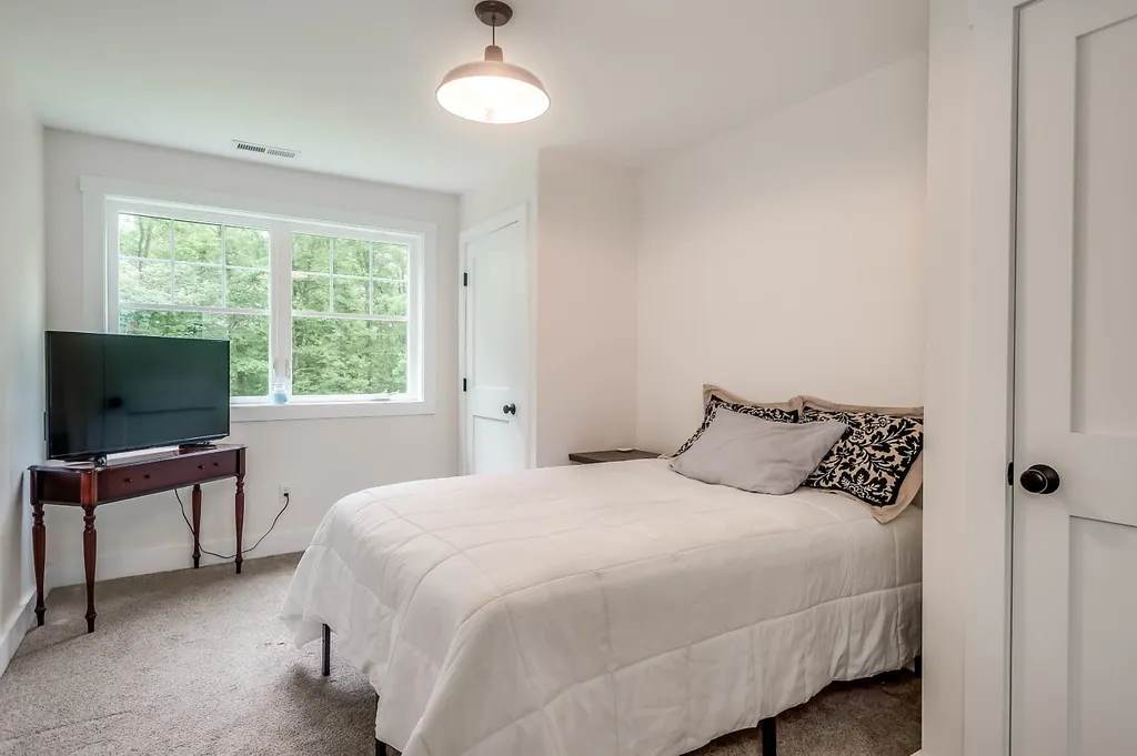 13 Chestnut Way Lee NH 03861