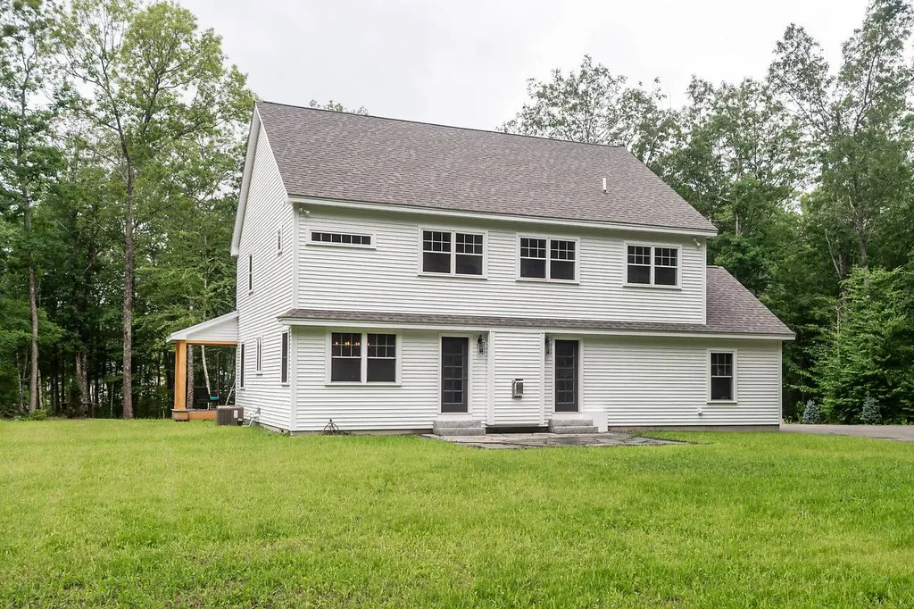 13 Chestnut Way Lee NH 03861
