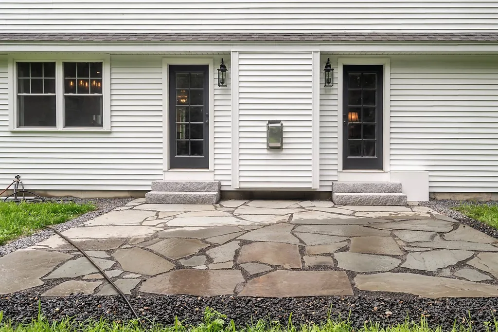 13 Chestnut Way Lee NH 03861