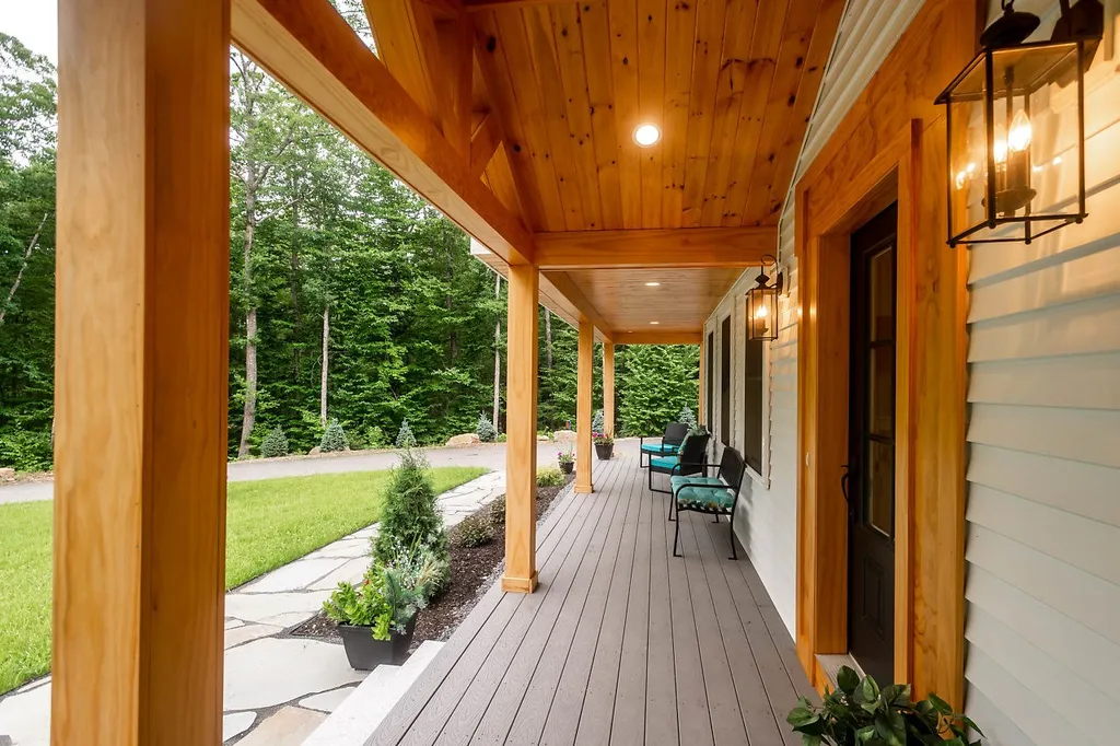 13 Chestnut Way Lee NH 03861