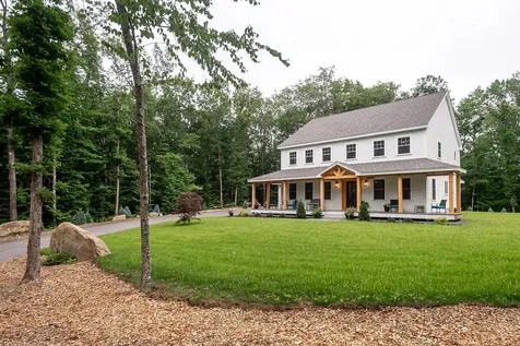 13 Chestnut Way Lee NH 03861