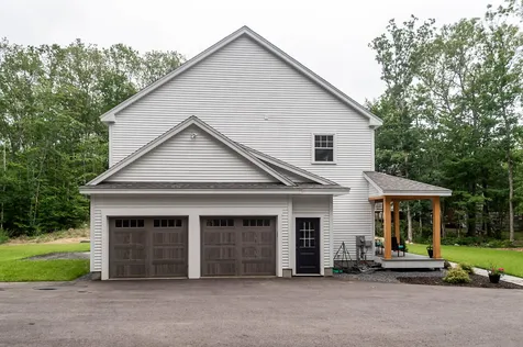 13 Chestnut Way Lee NH 03861