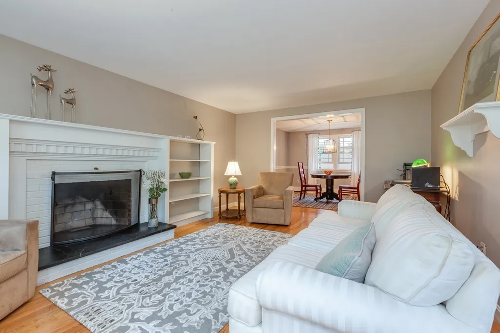 49 Forest Street Londonderry NH 03053