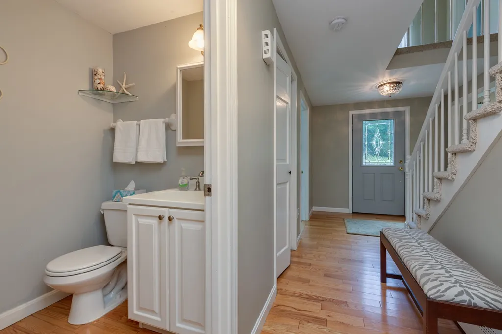 49 Forest Street Londonderry NH 03053
