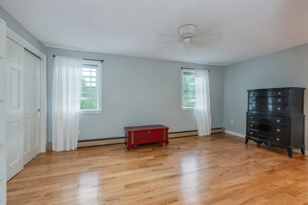 49 Forest Street Londonderry NH 03053