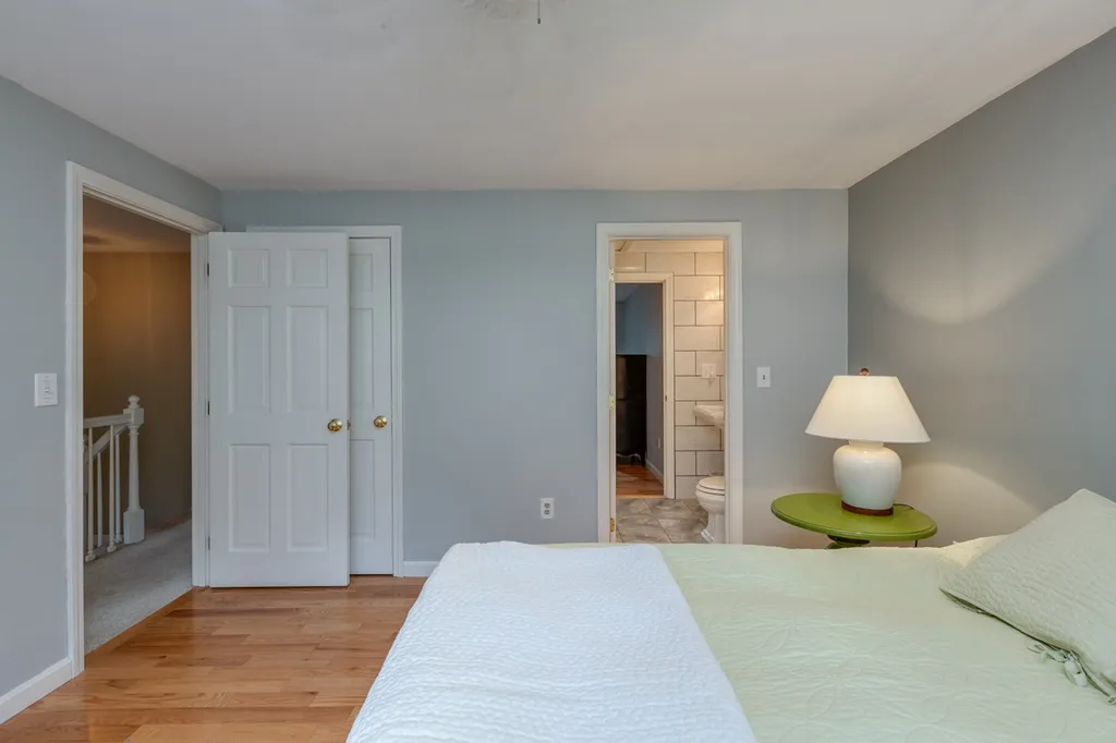 49 Forest Street Londonderry NH 03053