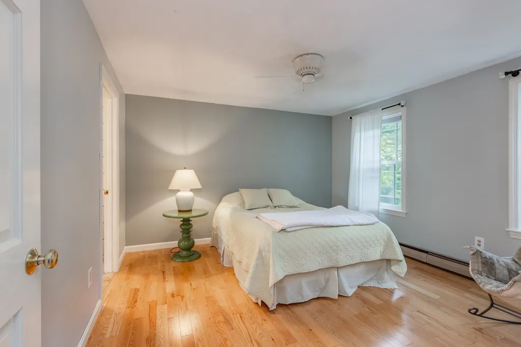 49 Forest Street Londonderry NH 03053