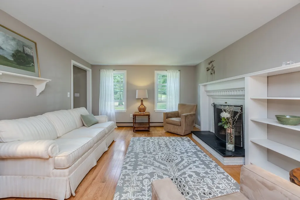 49 Forest Street Londonderry NH 03053