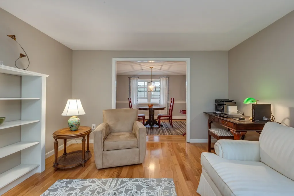 49 Forest Street Londonderry NH 03053