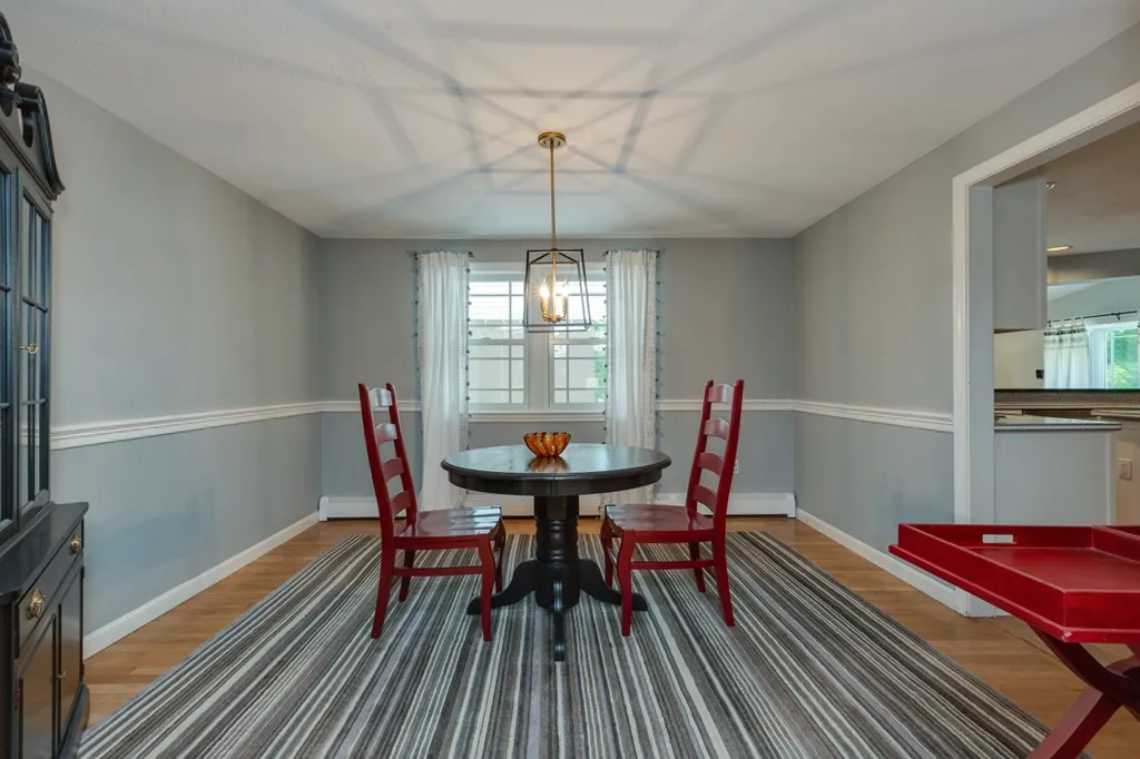 49 Forest Street Londonderry NH 03053