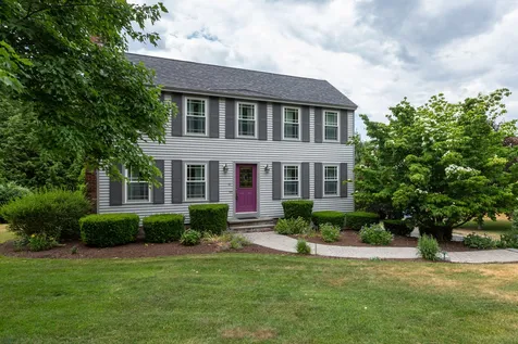 49 Forest Street Londonderry NH 03053