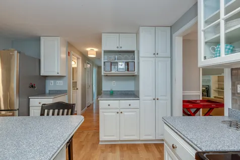 49 Forest Street Londonderry NH 03053