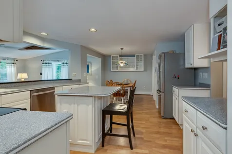 49 Forest Street Londonderry NH 03053
