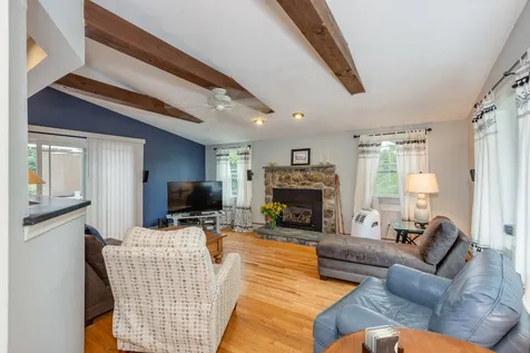 49 Forest Street Londonderry NH 03053