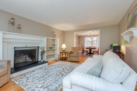 49 Forest Street Londonderry NH 03053