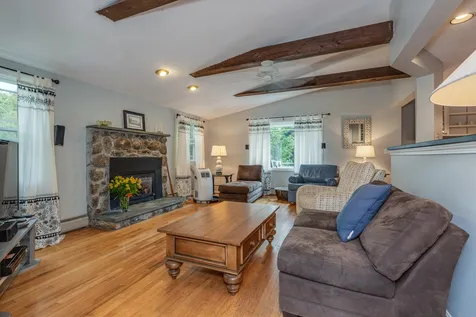 49 Forest Street Londonderry NH 03053