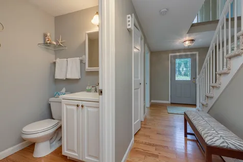 49 Forest Street Londonderry NH 03053