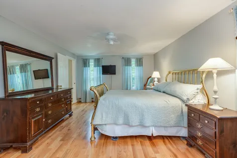 49 Forest Street Londonderry NH 03053
