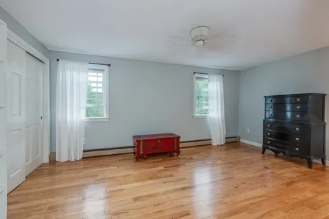49 Forest Street Londonderry NH 03053