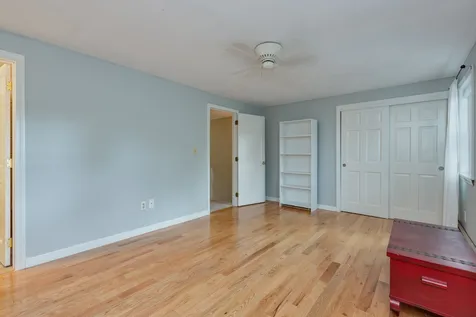 49 Forest Street Londonderry NH 03053