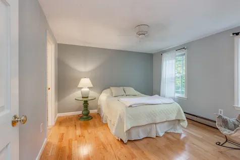 49 Forest Street Londonderry NH 03053