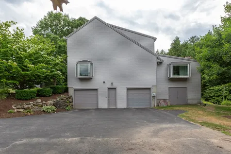 49 Forest Street Londonderry NH 03053