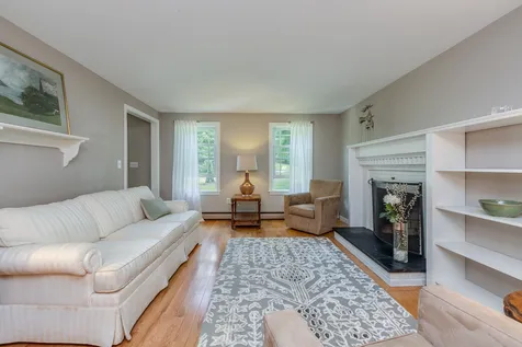 49 Forest Street Londonderry NH 03053