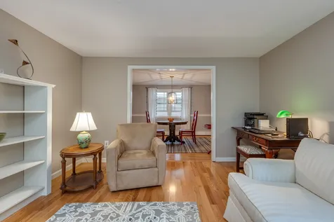 49 Forest Street Londonderry NH 03053