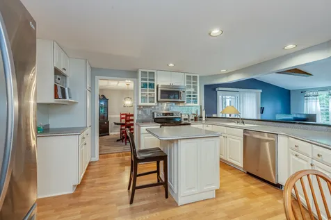 49 Forest Street Londonderry NH 03053