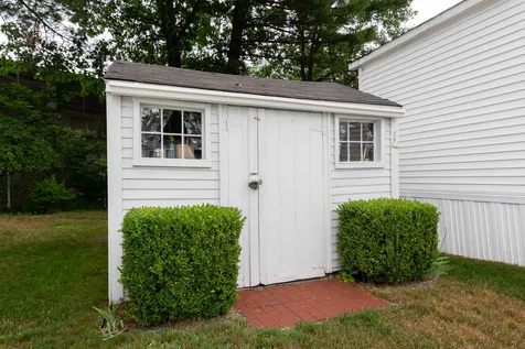 86 Thistle Way Manchester NH 03109